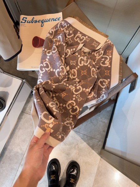 Streetwear Scarf GUCCI 329804 
