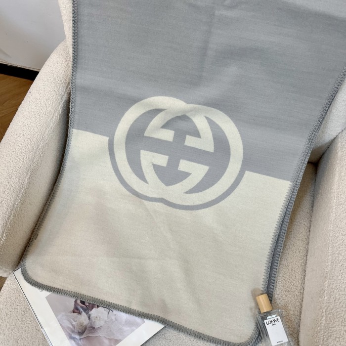 Streetwear Scarf GUCCI 329801 