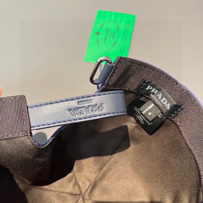 Streetwear Hat Prada 325322