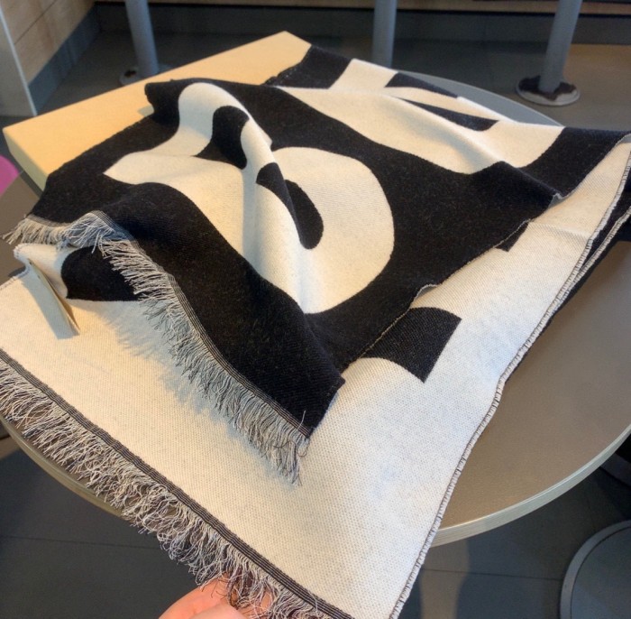 Streetwear Scarf BURBERRY 329815