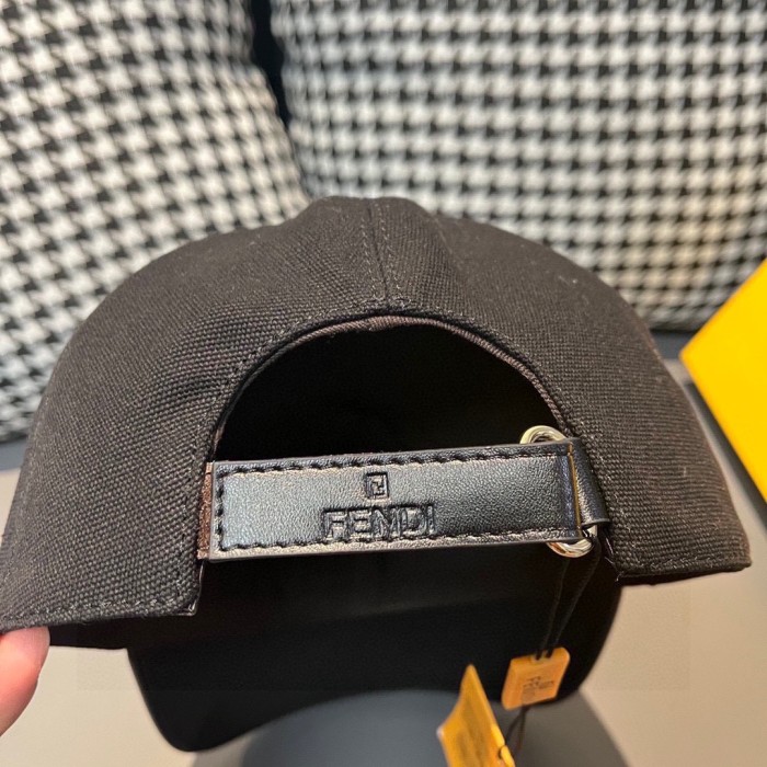 Streetwear Hat Fendi 325345