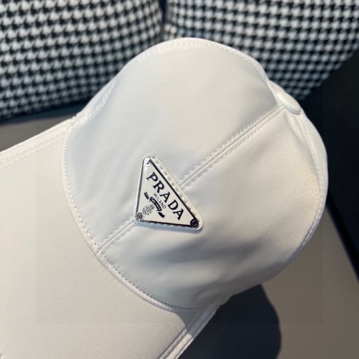 Streetwear Hat Prada 325320