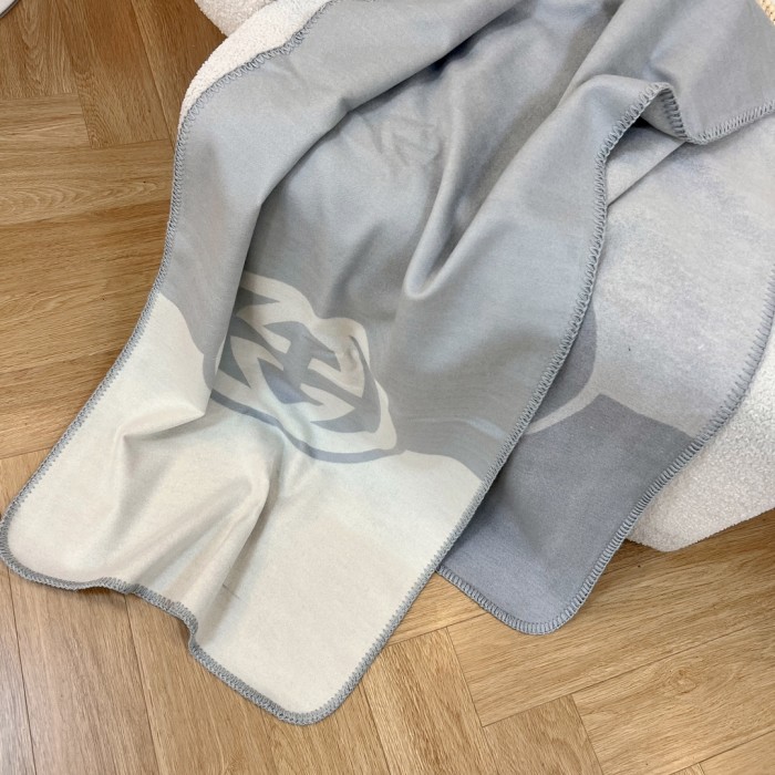 Streetwear Scarf GUCCI 329801 