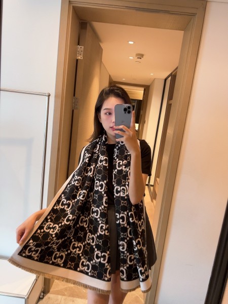 Streetwear Scarf GUCCI 329803