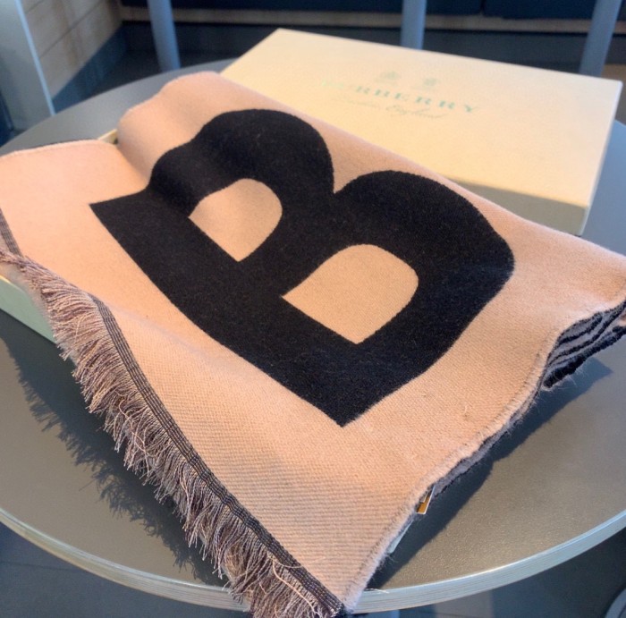 Streetwear Scarf BURBERRY 329814