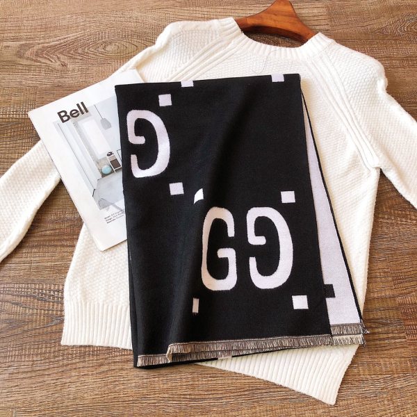 Streetwear Scarf GUCCI 329793 SIZE:180:70m