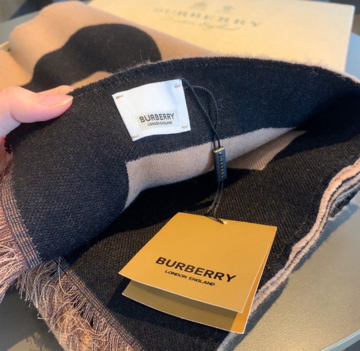 Streetwear Scarf BURBERRY 329814