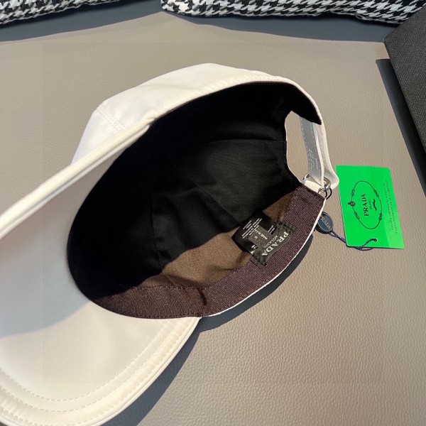 Streetwear Hat Prada 325320