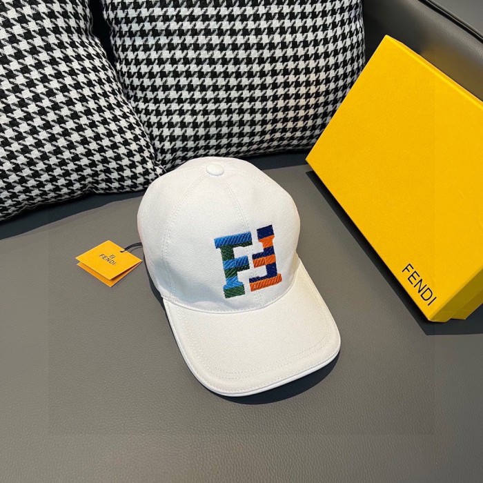 Streetwear Hat Fendi 325344