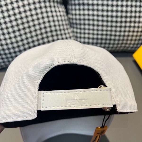 Streetwear Hat Fendi 325344