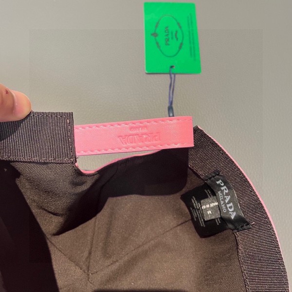 Streetwear Hat Prada 325321