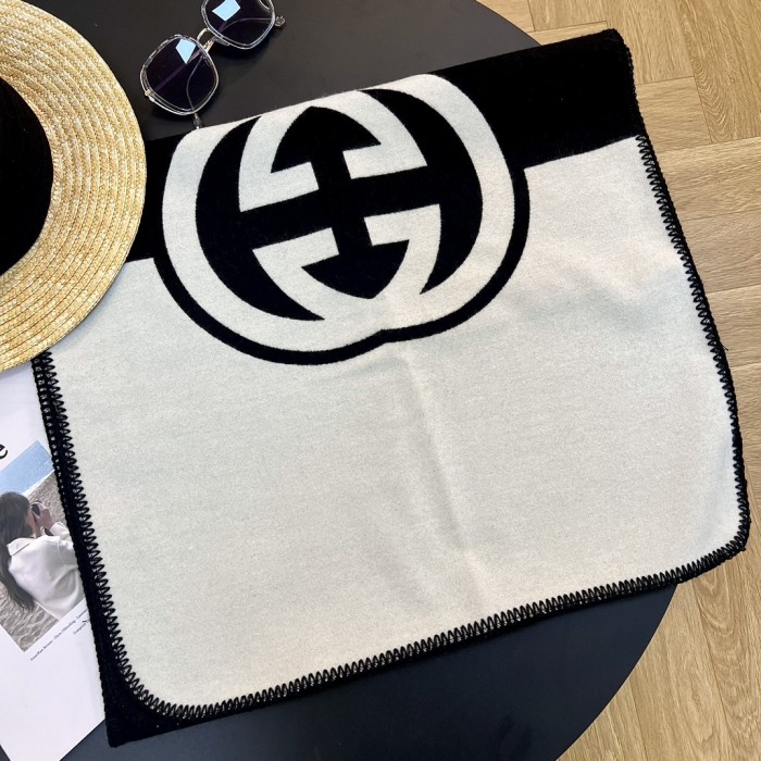 Streetwear Scarf GUCCI 329801 