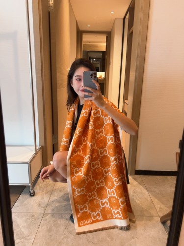 Streetwear Scarf GUCCI 329803