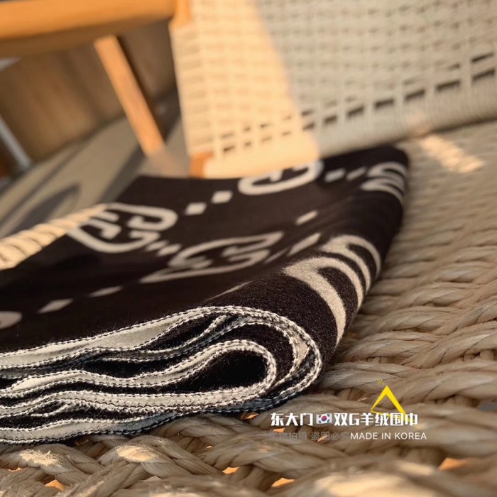 Streetwear Scarf GUCCI 329794