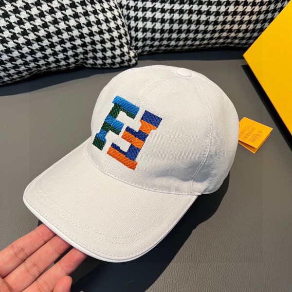 Streetwear Hat Fendi 325344