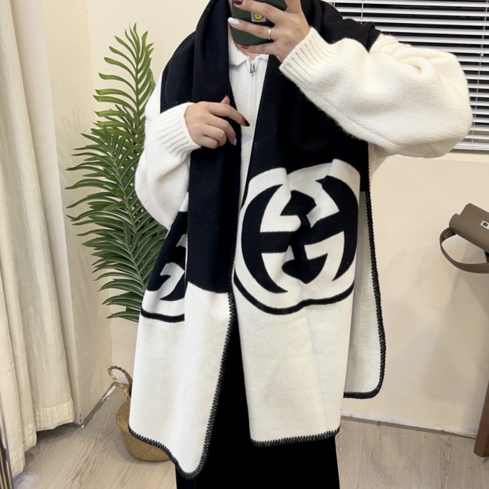 Streetwear Scarf GUCCI 329801 
