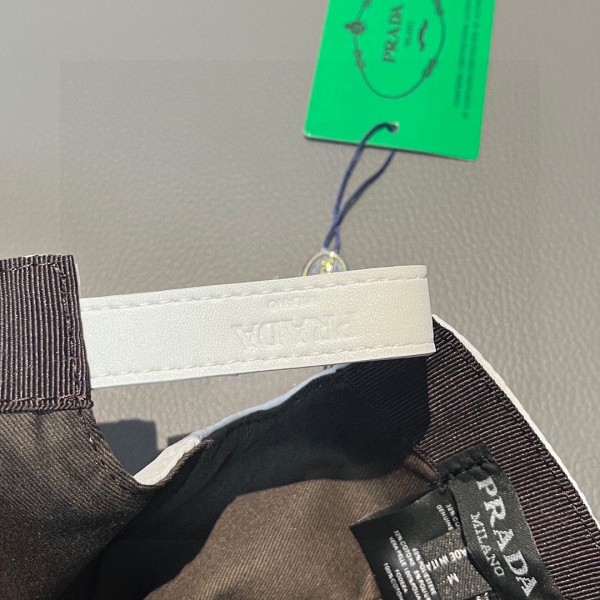 Streetwear Hat Prada 325320