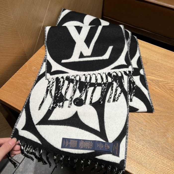Streetwear Scarf LV 329767  SIZE:209x30cm