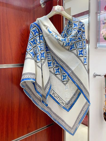Streetwear Scarf LV  329739 SIZE:135*135cm