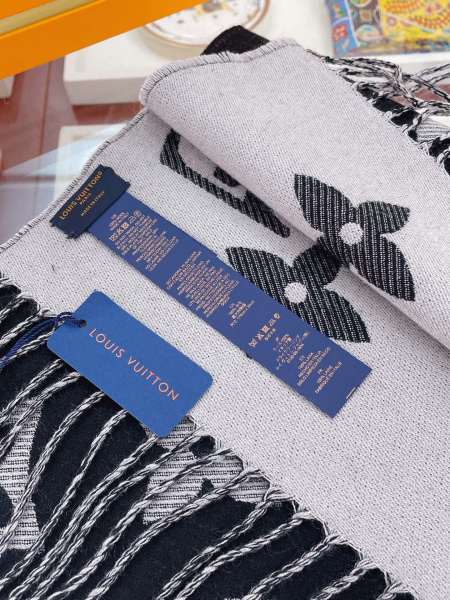 Streetwear Scarf LV  329751 SIZE:186x34cm