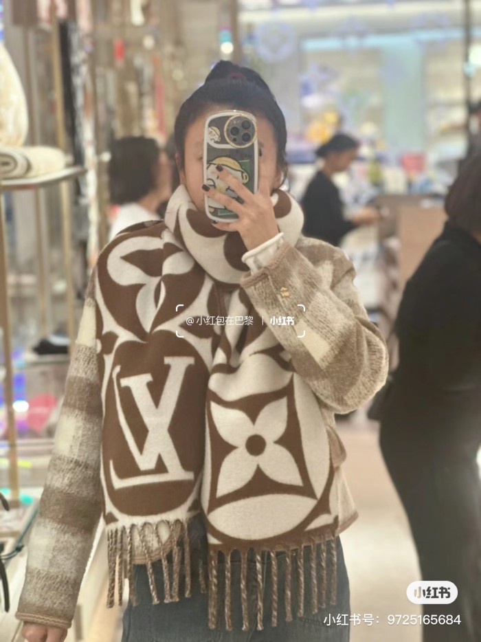 Streetwear Scarf LV  329765 SIZE:209x30cm