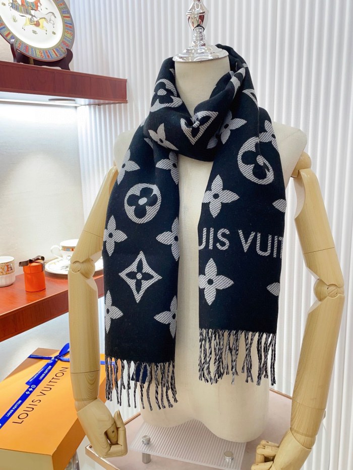 Streetwear Scarf LV  329751 SIZE:186x34cm