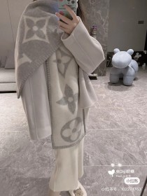 Streetwear Scarf LV  329763 SIZE:209x30cm