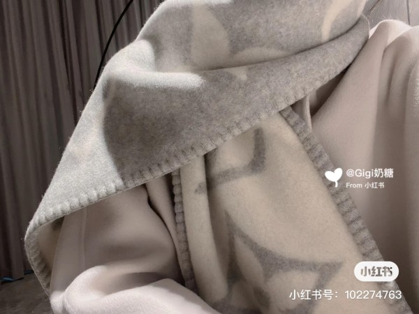 Streetwear Scarf LV  329763 SIZE:209x30cm