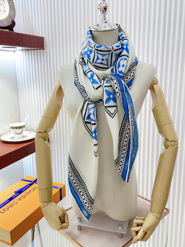 Streetwear Scarf LV  329739 SIZE:135*135cm