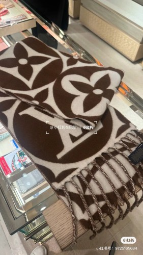 Streetwear Scarf LV  329765 SIZE:209x30cm