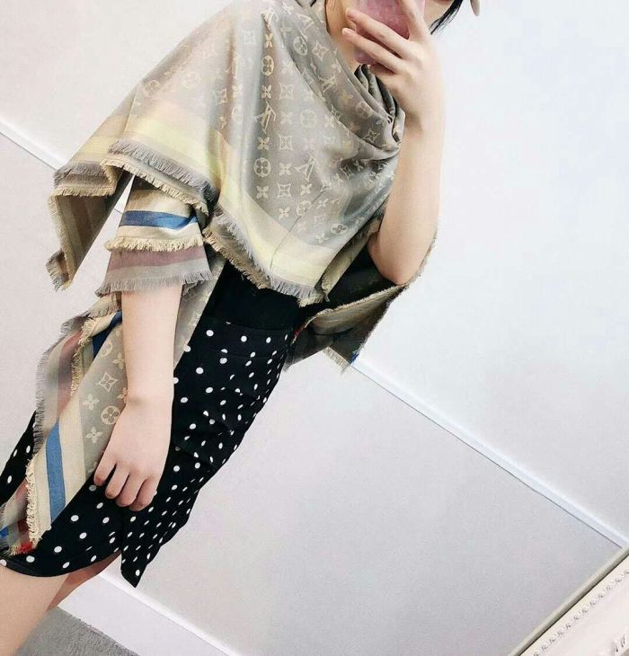 Streetwear Scarf LV 329773 