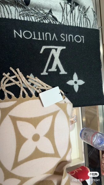 Streetwear Scarf LV  329766 SIZE:209x30cm