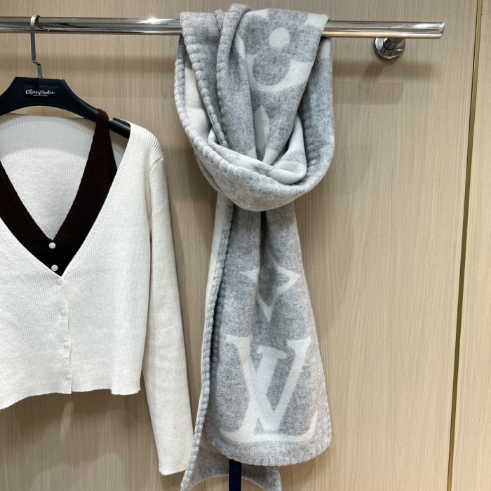 Streetwear Scarf LV  329763 SIZE:209x30cm