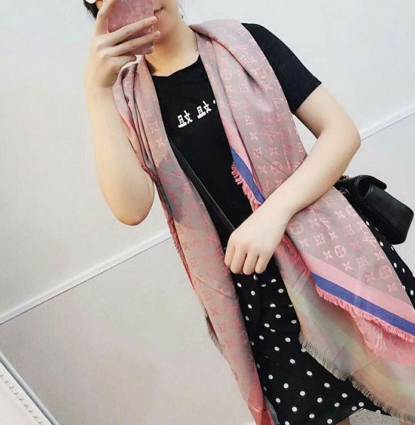 Streetwear Scarf LV 329772