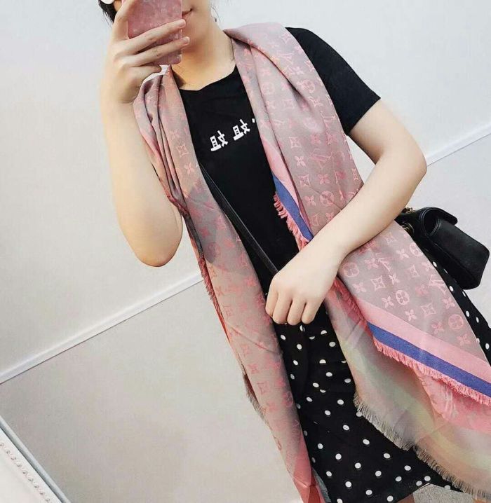 Streetwear Scarf LV 329772