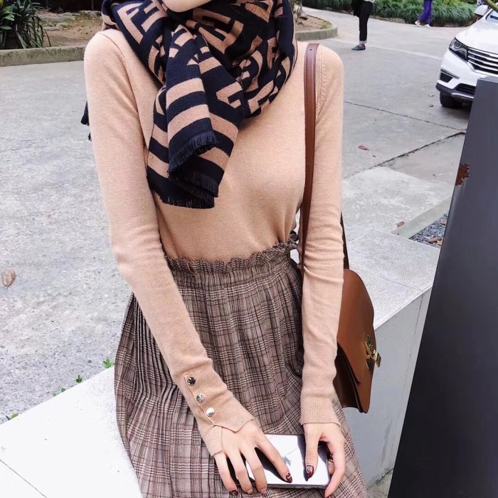 Streetwear Scarf FENDI 329787