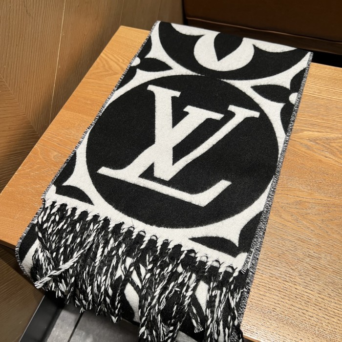 Streetwear Scarf LV 329767  SIZE:209x30cm