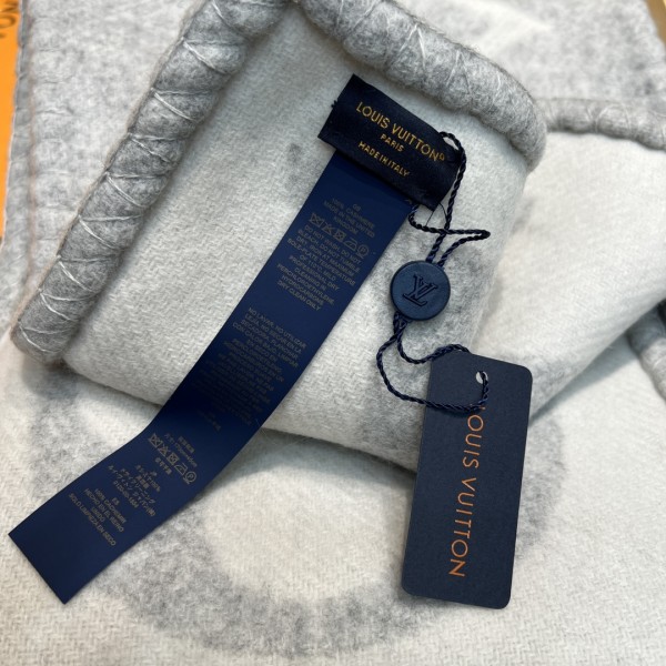 Streetwear Scarf LV  329763 SIZE:209x30cm