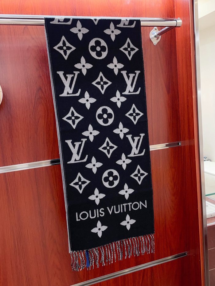 Streetwear Scarf LV  329751 SIZE:186x34cm