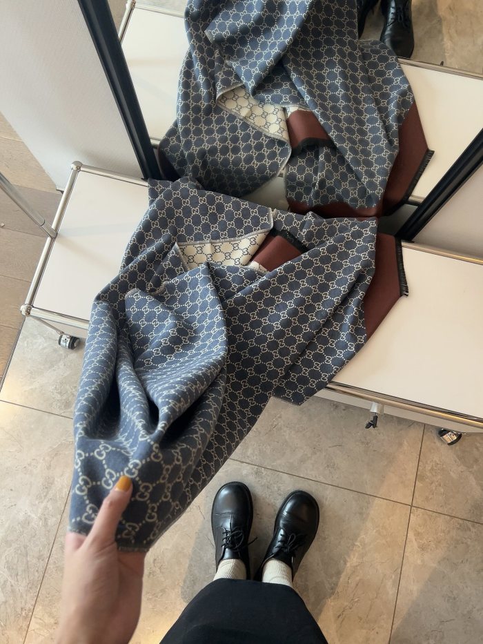 Streetwear Scarf GUCCI 329780 SIZE:70*200cm