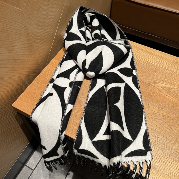Streetwear Scarf LV 329767  SIZE:209x30cm