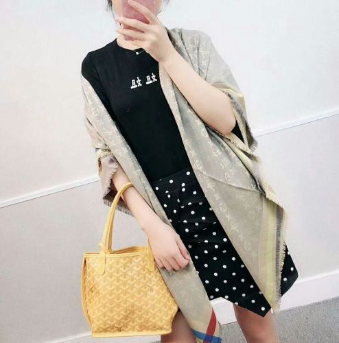 Streetwear Scarf LV 329773 