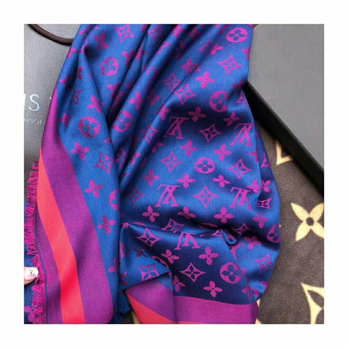 Streetwear Scarf LV 329774 