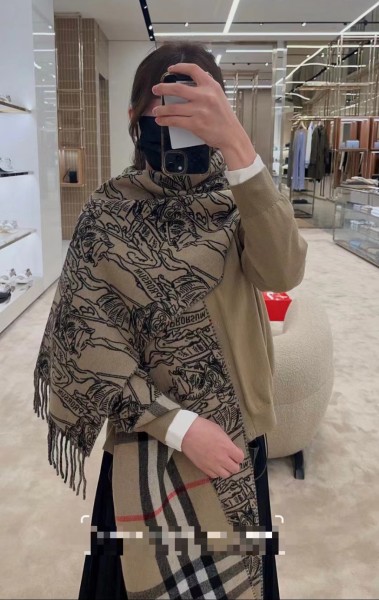 Streetwear Scarf BURBERRY  329735 SIZE:210*45cm
