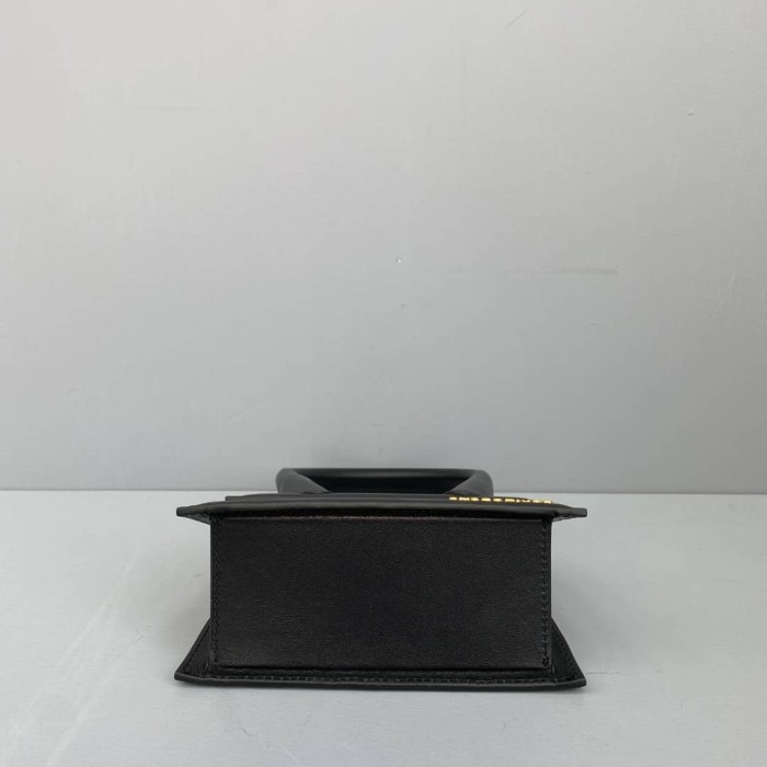 Handbag Jacquemus Le Chiquito 213BA01213300990 size 12*5*9 cm