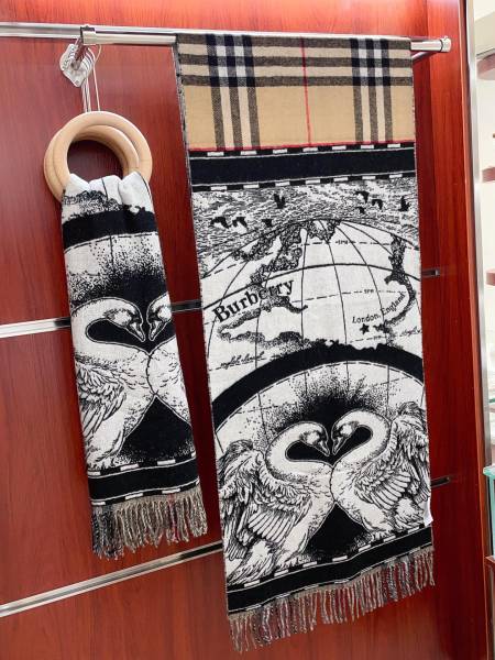 Streetwear Scarf BURBERRY 329734 size：45*210cm