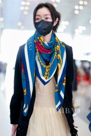 Streetwear Scarf GUCCI 329709 SIZE:140cm*140cm