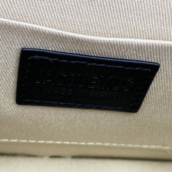 Handbag Jacquemus Le Chiquito 213BA01213300990 size 12*5*9 cm