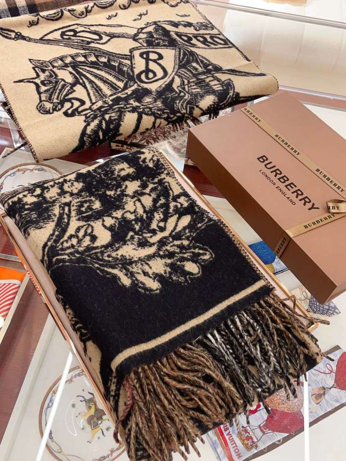Streetwear Scarf BURBERRY 329733 size：45*210cm