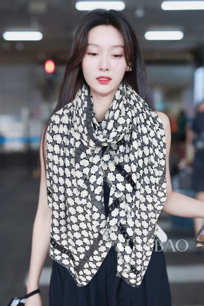 Streetwear Scarf CHANEL 329681 size：200*110 CM